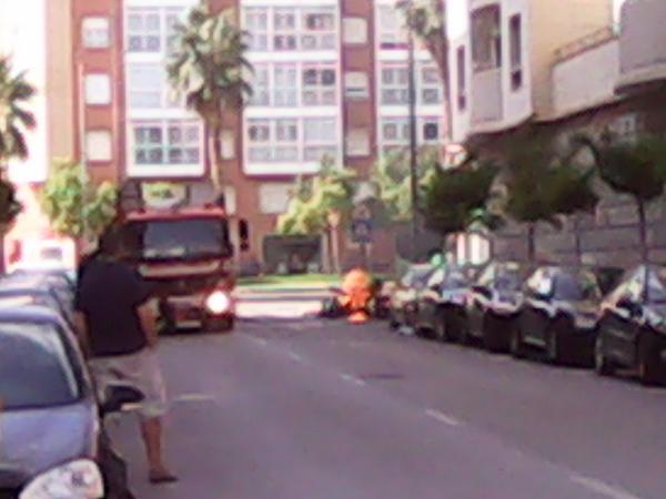 silie8a's tweet photo. Se incendia moto por Juan Carlos I y no se sabia de quien era... @100x100Murcia #murcia http://t.co/XCW6s3sZ9c