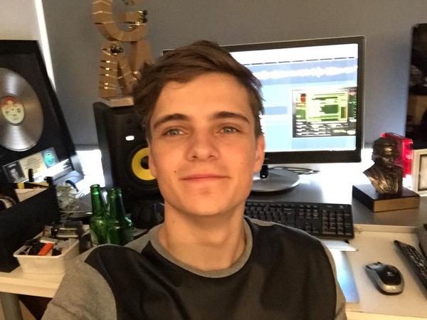 martin garrix home studio martin garrix home studio