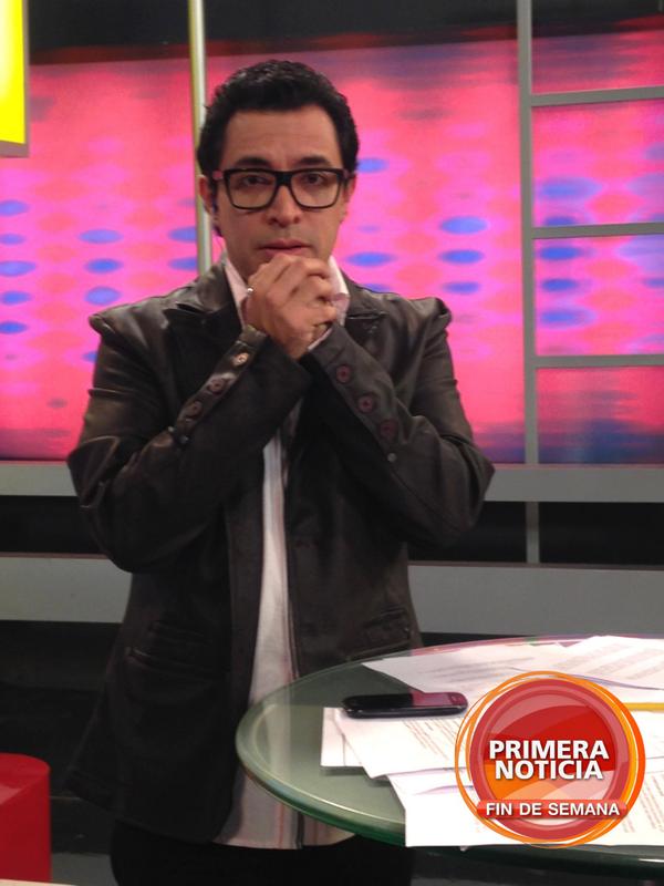 PriNoticiaFDS's tweet photo. ¿Logrará superar @adolfobolivar4 su fobia a los insectos? No te pierdas el divertido programa que tenemos preparado. http://t.co/VH3ZxouMbt