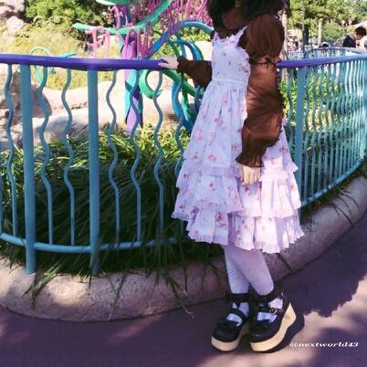 ロリィタさんが大好きな夢の国といえば ロリィタさんのディズニーデビューの カリスマトーク 女の子のカワイイを発信するメディア