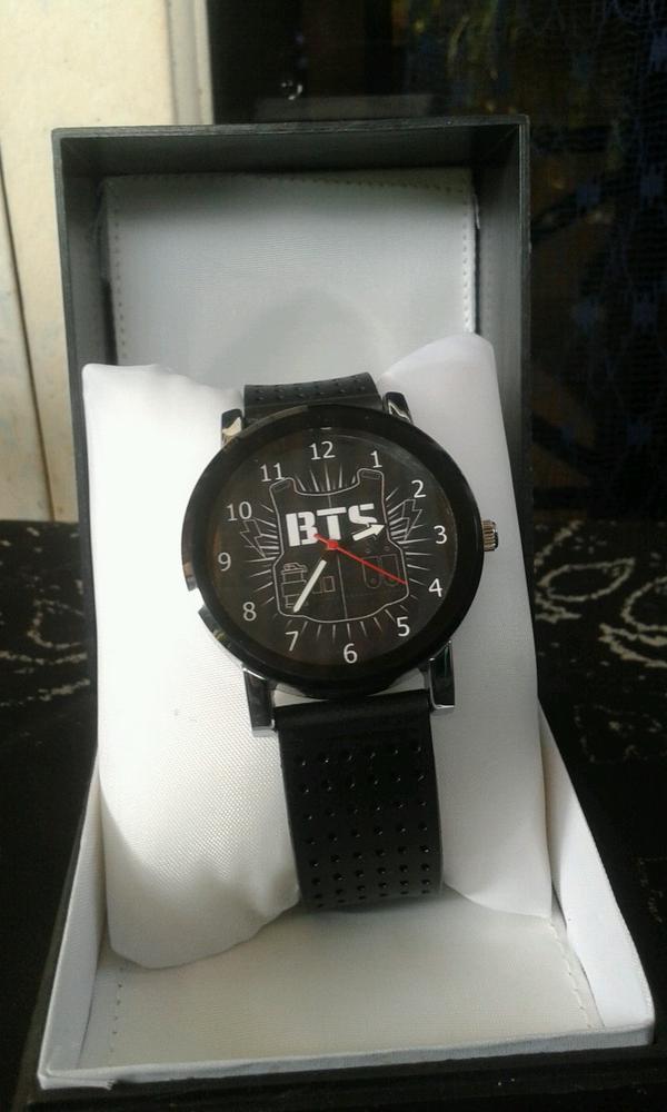 HamkkeShop's tweet photo. @BTSarmy_malang halo kalian army indonesia ;)) yuk cek twitter kita.. banyak stuff bts lhoo :D http://t.co/BOGfx9Lmna