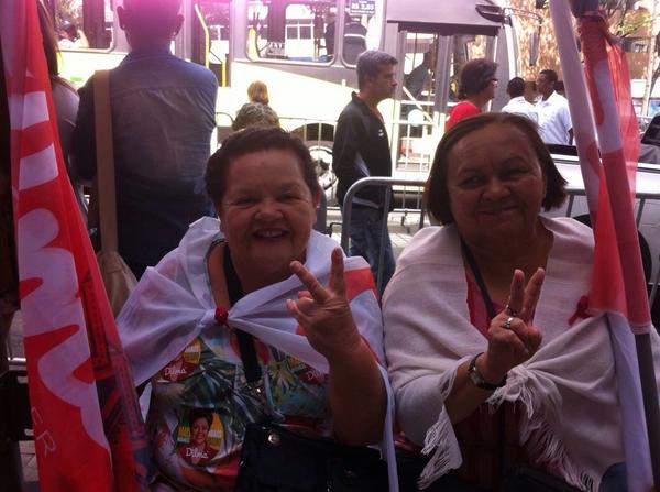 Aparecida e Romélia: 
"O PT é o único partido que dá voz ao pobre. Dilma, presidente" #MilitanciaPeloBrasil13