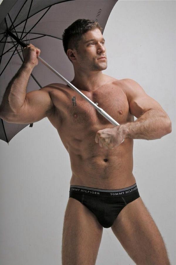 zandolove's tweet image. #RainingInside
I'd stand under his umbrella all day