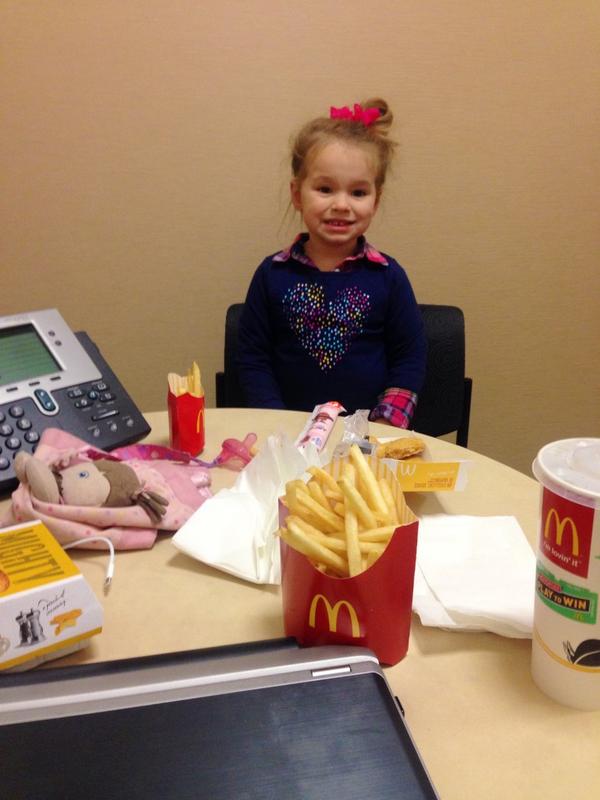 JessLehman9's tweet photo. I've got a little helper today! #lunchstatus #workhardplayhard #shegetsitfromhermomma http://t.co/YZ0omLP8ux
