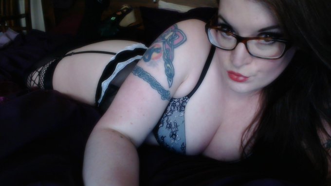 Some #stockings and #cleavage for #SexySaturday http://t.co/b4GCFH5Rt6<a href="/tag/stockings"class="tags">#stockings</a><a href="/tag/cleavage"class="tags">#cleavage</a><a href="/tag/sexysaturday"class="tags">#SexySaturday</a>