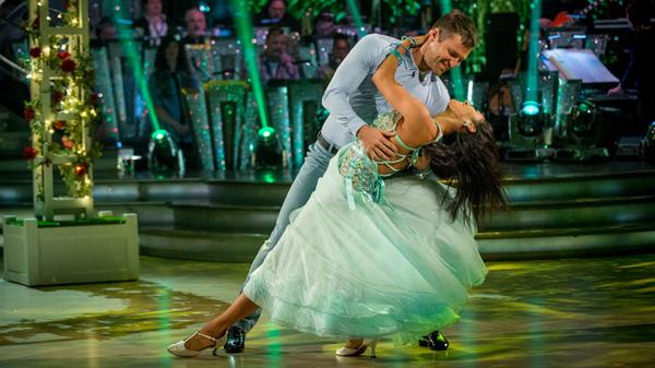 bbcstrictly's tweet photo. .@MarkWright_  @Karen_Hauer a pair of American Smoothies #SCD http://t.co/xVIBfi9Pqv