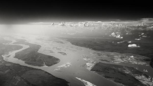 AratiKumarRao's tweet photo. What the writhing, wild #Brahmaputra, looks like... 3 images on #riverdiaries
#viewfromabove 

http://t.co/dABKX1ZLOF http://t.co/z444IFi3tM