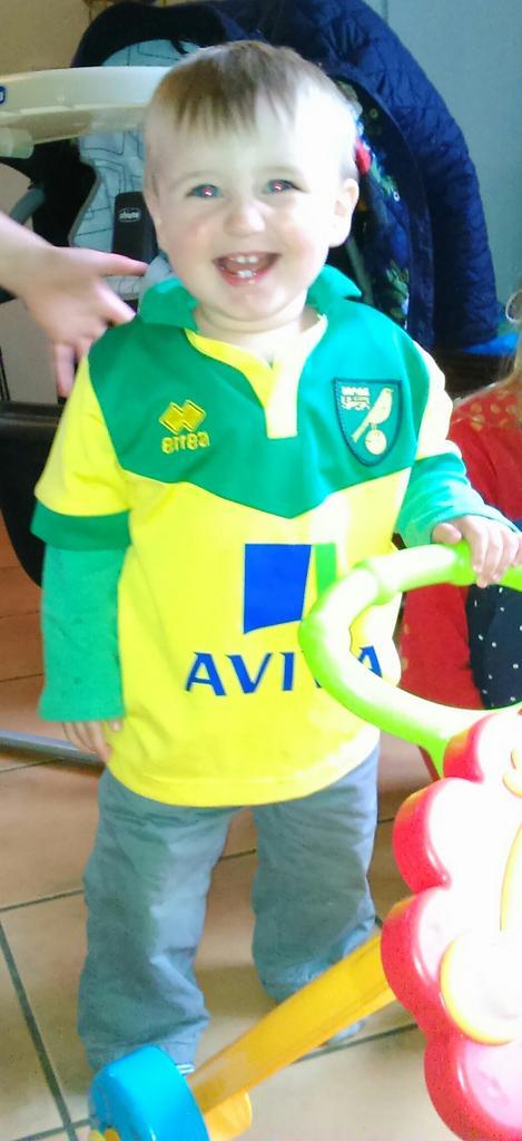 SethBart78's tweet photo. 1st city kit #OTBC #NCFC http://t.co/4nvyrbryNO