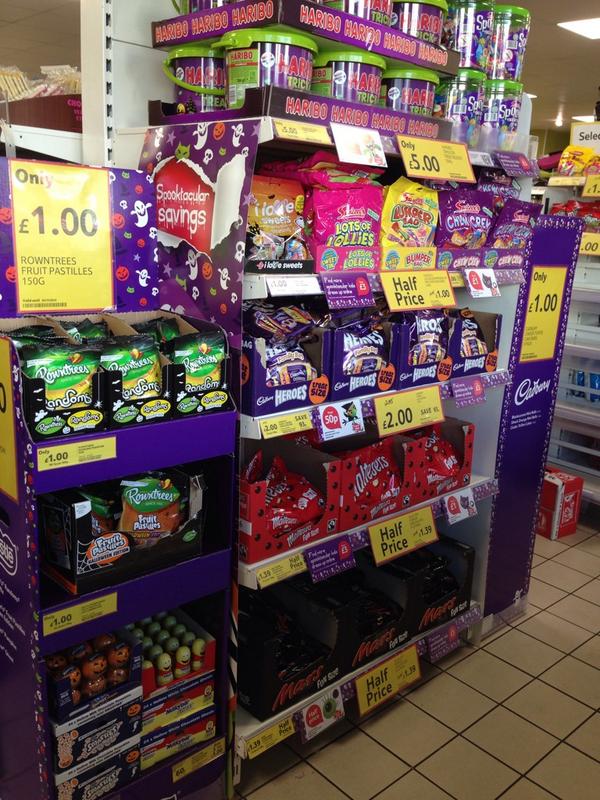 BeaumontExpress's tweet photo. Great range on Halloween sweets for all of the trick or treats! Only @BeaumontExpress #Plymouth @PlymouthUni14 http://t.co/Mz80Px57r4