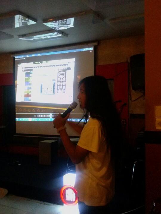 NadaMusika's tweet photo. Mini workshop recording by @EdiHazt at @KAYAresto with teman2 @SoundcloudSBY #KAYAcoustic http://t.co/t8Hkrrp6un