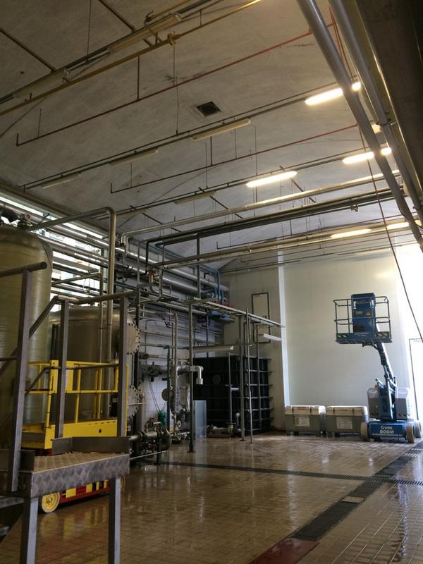 iceworkx's tweet image. Zo even een plafond van ruim 450m2 gereinigd mbv. Droogijsstraaltechniek bij Coca Cola.