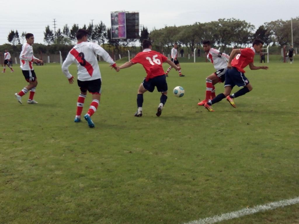 Inferiores: mala jornada ante River