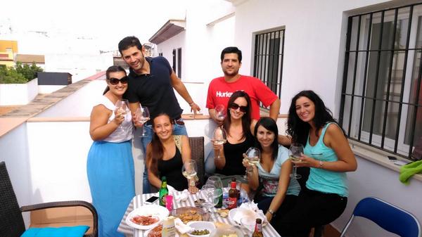 RafaRSoriano's tweet photo. Nos falta nuestra @isapaez_86. @NoeliaCab_ @BeaSoletes @lorealonzulu @eminho85 http://t.co/GCou94GW2z