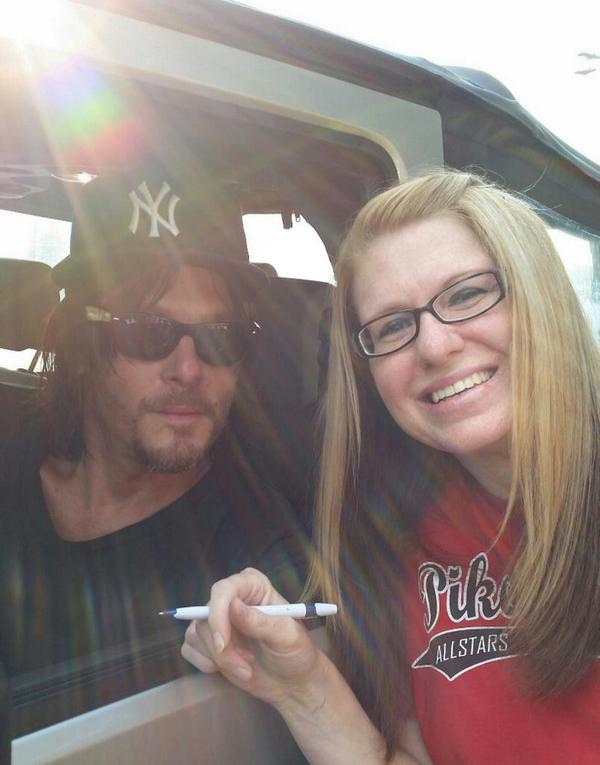 aerh33's tweet photo. @wwwbigbaldhead Hi- know you have so many requests for a follow/it would so brighten this dark place I'm in right now http://t.co/Tlnsyy4CjA