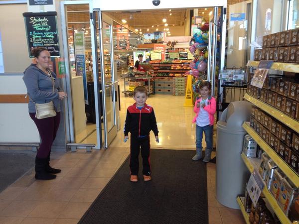 OwenRoberts2's tweet photo. #ycfooddrive is happening at sobeys in mount pearl! Come out and donate to the Community Food Sharing Association! http://t.co/ptBR5xcI2w