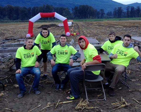 UFVCascades's tweet photo. Cascades MVB team up bright and early to volunteer at @muckmscanada event in #Chilliwack. #generousgents http://t.co/kFqwbI9Zhf