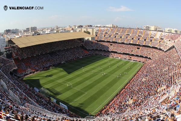 valenciacf's tweet photo. A esto se refiere Nuno. Gracias afición. GRACIAS #JuntsTornem http://t.co/MQ9HjpCdh9