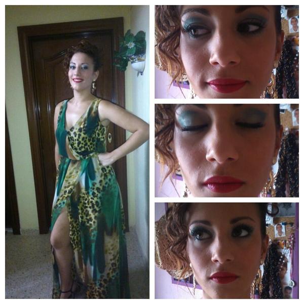 RosaNails94's tweet photo. maquillaje verde botella y labios rojos 💄 http://t.co/B9nueNITdD