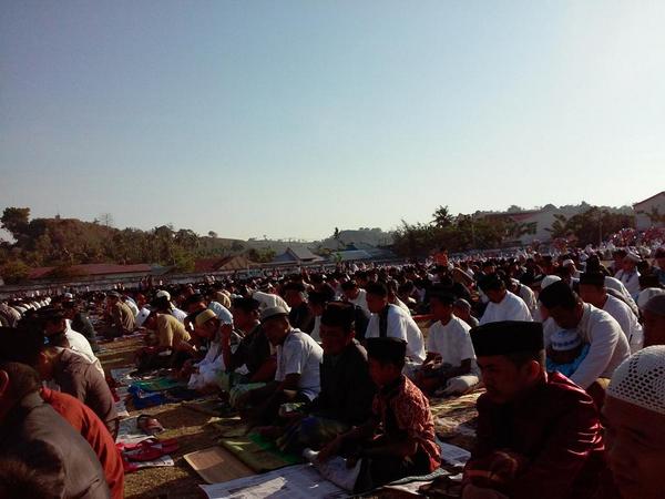 SoalMatra's tweet photo. Mimin lg di kampung gaes, di Majene. http://t.co/7cizCvhuIB