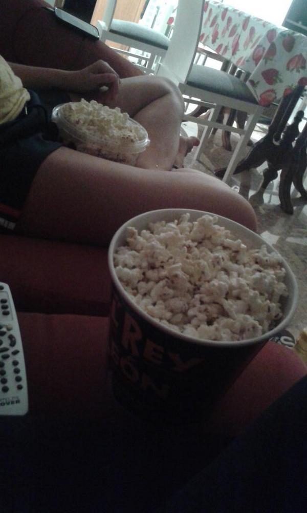 Soil_89363's tweet photo. Hermano oso #cineenbuenacompañia @ceamores93 http://t.co/rLgd8JZJth