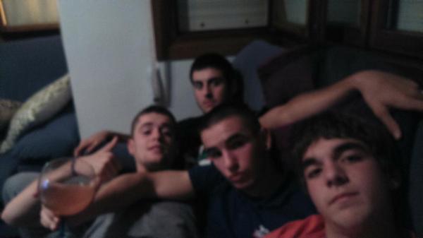Axiestarriaga's tweet photo. Lokotx, la noche ha comenzado @Garatus7 @izaimauleon @Joretxarri #fieztaa #bamonos http://t.co/ThxMNZFmBC
