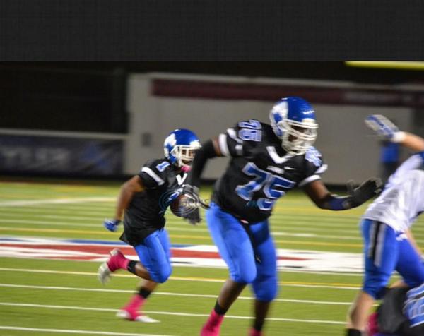 TylerLionsFB's tweet photo. @sbcpicasso01 @ken_bigken putting in work
#VsLindale http://t.co/t8e6mlSijF