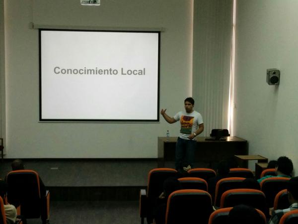 FreeSoftware_CL's tweet photo. Comienza @amonares con @osmCL #OSM #SFD2014 #Chile http://t.co/pKLIqfawCz