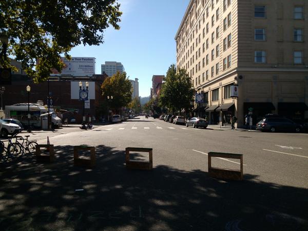 PDXCityscape's tweet photo. Dead sterile street... @BetterBlockPDX #BetterBlockPDX (looking south) http://t.co/ESwWEE4R54