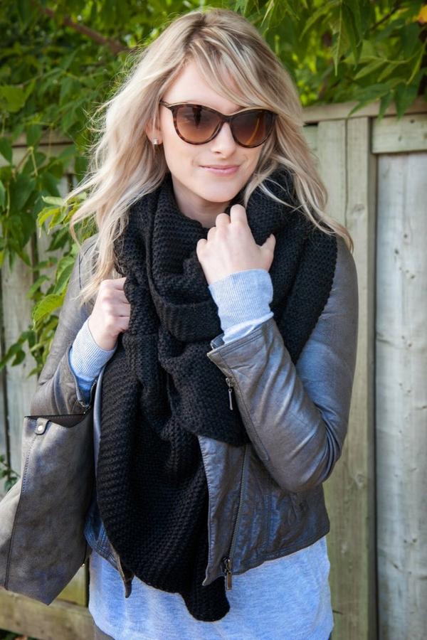 lifewithaco's tweet image. @RideauCentre getting cozy for fall in this chunky knit scarf 🍂🍁 #FallChange