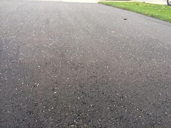 fulcrum72's tweet photo. Don't often see hail when it is close to 5 degrees Celsius (that's 35-ish Fahrenheit for you non metric people) http://t.co/9WyvfHUQUH