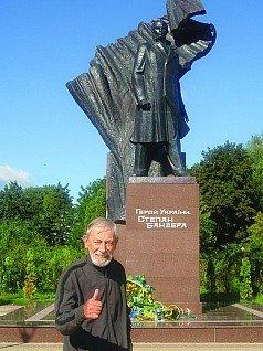 BzITgOMCMAA9sXI.jpg:large