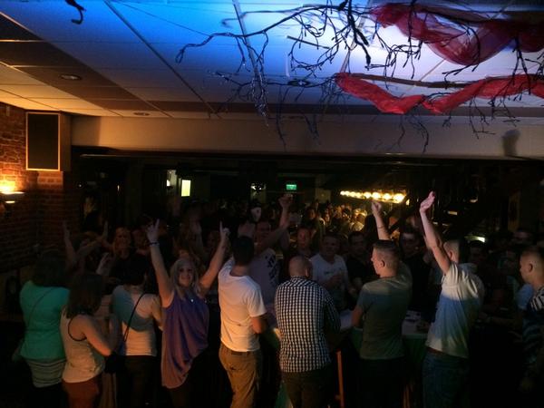 De sfeer zit er goed in, fantastisch om weer een optreden in #leuth te hebben!
#DeRosmolen