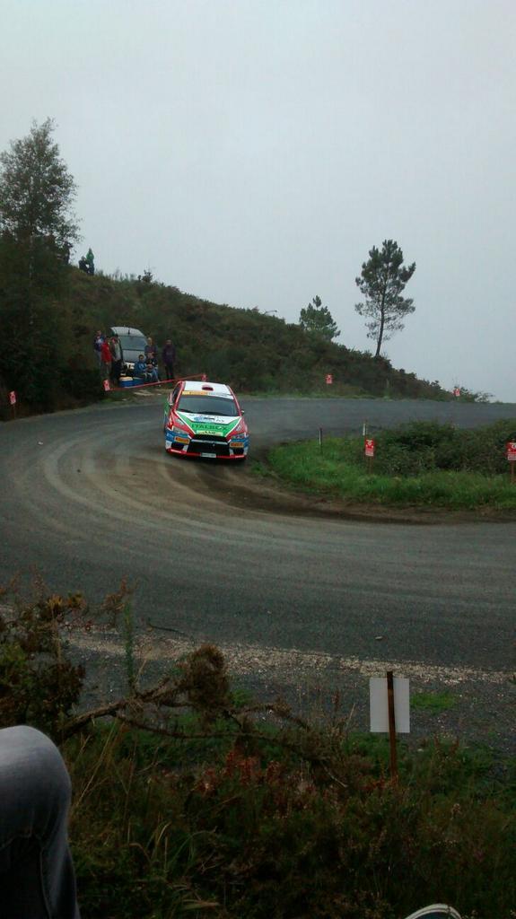 OjoNoCortar's tweet photo. Os dejo estas fotos que me manda @lorenzochomi. #IIIRallyRibeiraSacra http://t.co/m3Sw6sDXTD