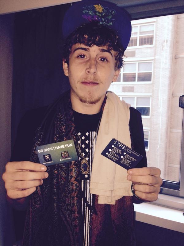 TheFestiveOwl's tweet image. Handing out tip cards and spreading awareness in New York City! #BeSafeHaveFun #BC8 #NYC @FestivalLawyer