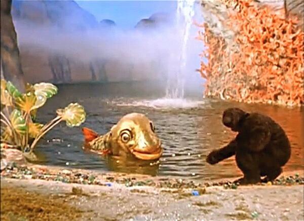 essiefox's tweet image. Who remembers this? #singingringingtree