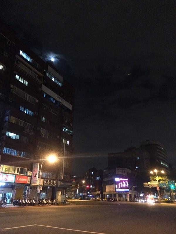 imaudrey_c's tweet photo. 台北失眠之夜，走投無路，只好再開一個twitter account來發洩喇！ http://t.co/tiYadvQ1yu