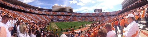 jacquelynhop's tweet photo. Win or lose, hell of a view 😍🍊🏈 http://t.co/g45omBjzAw