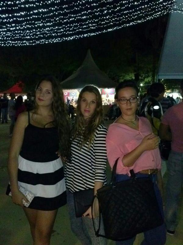 aroaymigue's tweet photo. Noche de cumpleaños con @anafersan4 y @desiremarchena felicidades anita http://t.co/R72Xl7FtN1
