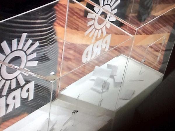 PRDMexico's tweet photo. Comienza la votación para elegir al nuevo presidente y secretario general de nuestro partido 
IX #ConsejoPRD http://t.co/pJaGdODUKn