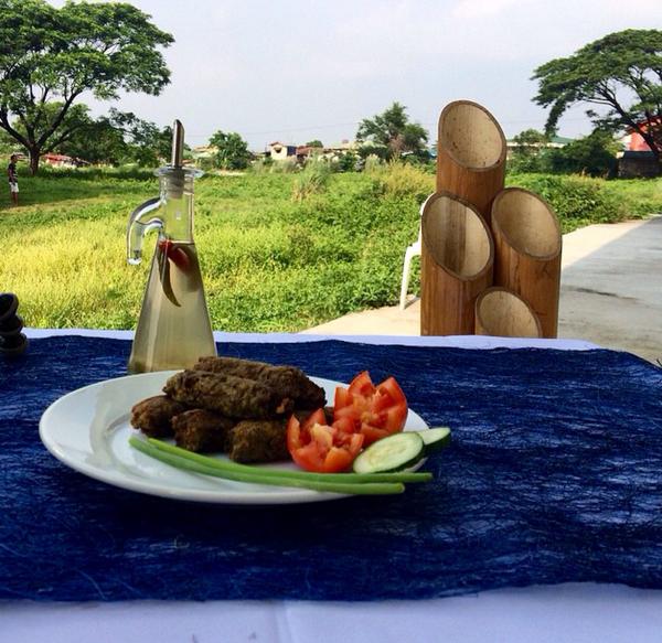 ratedkabscbn's tweet photo. Food trip tayo ulit mamayang gabi sa #RatedK! Nakatikim na ba kayo ng TAHONGganiza ng Bacoor, Cavite? Tikman natin! http://t.co/aaE4Nd2DEc