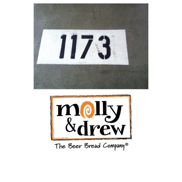 mollynyou's tweet photo. ATTN: #GABF #GABF2014 #beerlovers Can u find the #brewcrew in tutus in the parking lot?! #beertime #Mollyndrew #beer http://t.co/Z9Qg0cFIOU