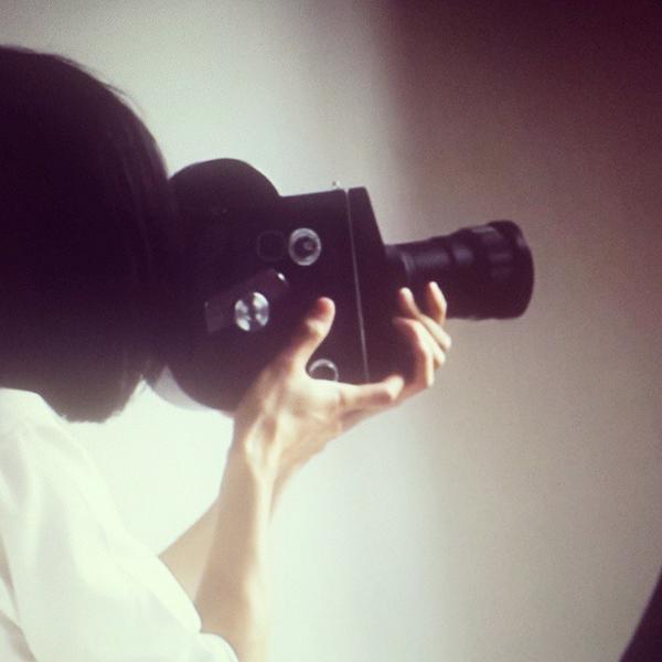 iamkionda's tweet photo. Seriously, no one knows what kind of camera this is?! Bueller? #pleasehelp #cameraquestion #needtoknow http://t.co/nUXQDyb5nG