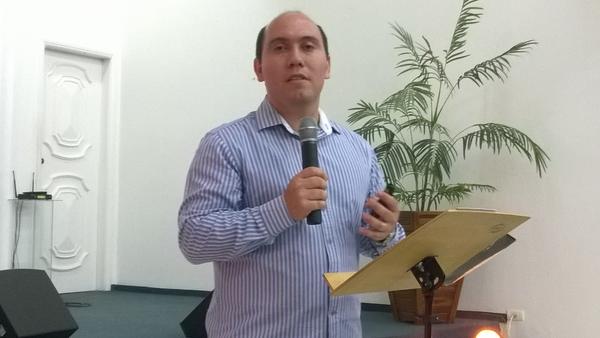 ipicampogrande's tweet photo. Rev. Claudio San, da IPI Central de Cuiabá, ministrando a Palavra na 1a IPI de Campo Grande. http://t.co/47xJZv8m7V http://t.co/h2IhMvvZfq