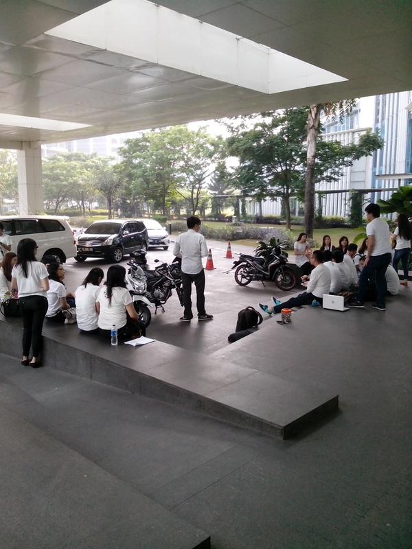 Pengabsenan kelompok soswork oleh ibu ketuaa #swkel1 #rencangaye <a href="/RencangAyeUMN/">Rencang</a>