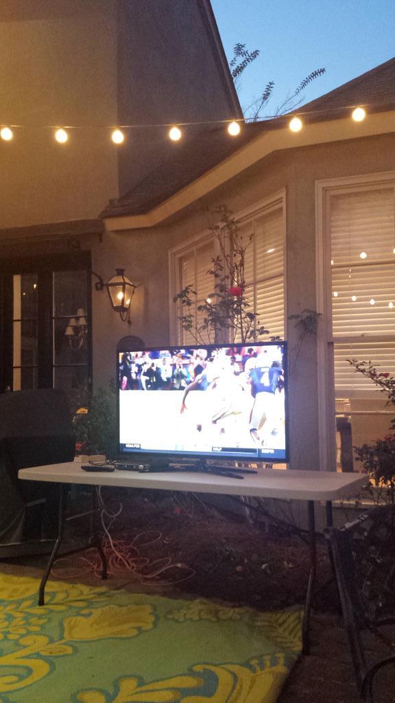 SummerRathmann's tweet photo. Moved the living room outside tonight to enjoy the weather and watch this tragedy of a game! :( http://t.co/wlPTKRPugl