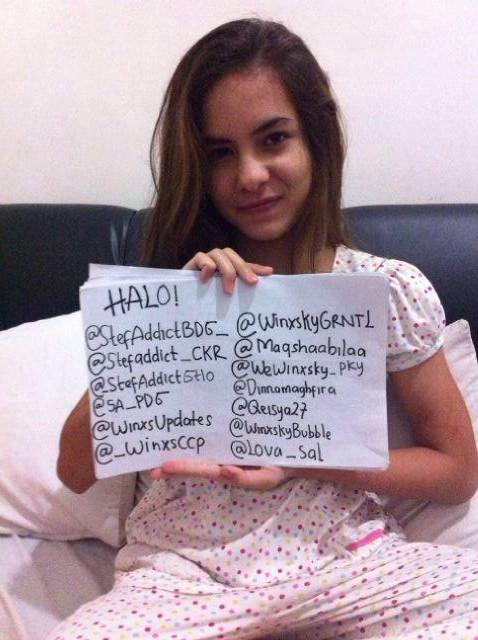 WinxskyBubble's tweet photo. Nu Ava! Dapet sign steffi yuhuiii http://t.co/g2U2BXYnSc