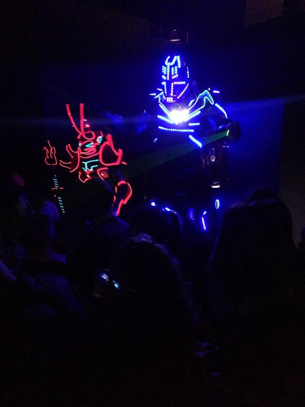 GalleryGU's tweet photo. Robots LED! Esta noche es noche de RE-ENTRÉ! #Gallery2014 http://t.co/ONax5eprB3