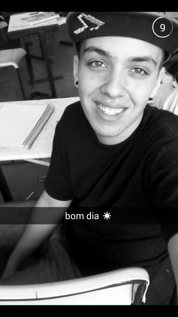 harryneedles's tweet photo. @normanipassiva miga, ele e feio, entenda, MEU CRUSH E FEIO PRA CARALHO http://t.co/RwFPyiyULO