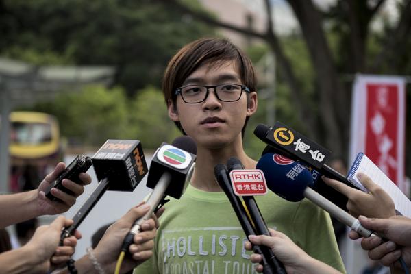 straits_times's tweet photo. RT @STForeignDesk:  on #STAsiaReport: #HongKong protests: Shadow of Tiananmen 'looms large' http://t.co/VSX1p3IIny http://t.co/vvCjukzUdK