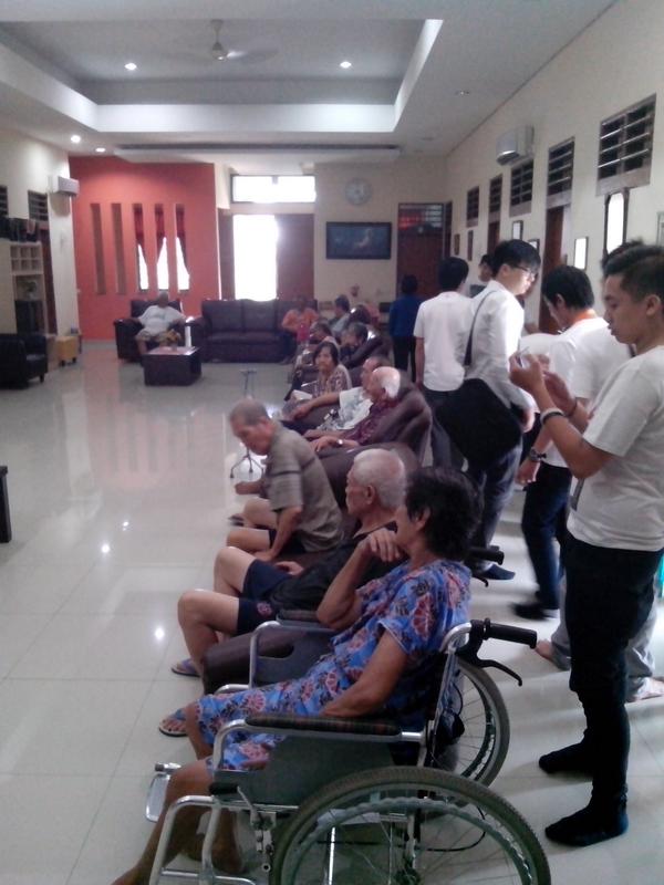 Ini loh cangs opa n oma yg kita kunjungii #swkel1 #rencangaye <a href="/RencangAyeUMN/">Rencang</a>